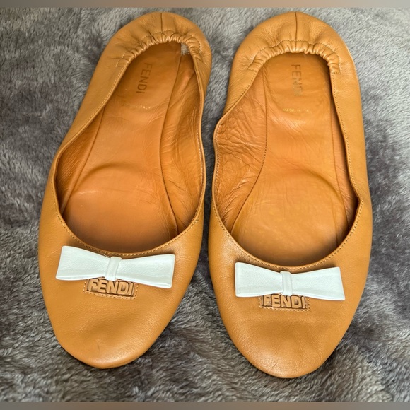 Fendi Ballet Bow Flats Beige/White Shoes
Size 8 - Picture 2 of 9
